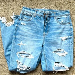 American Eagle Size 8 Mom Jean